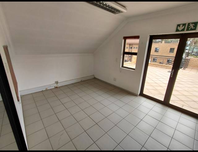 89M² OFFICE TO LET IN FOURWAYS